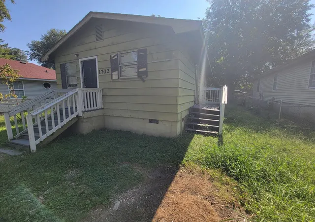 Single family home for sale at 1702 Bradt St, Chattanooga, TN 37406 | MLS# 1542202