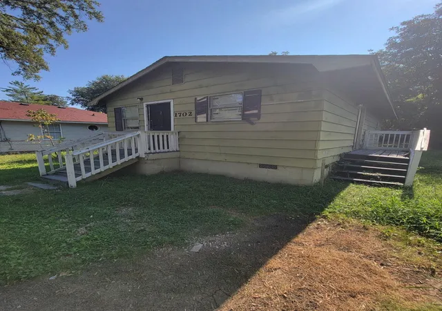 Photo 2 of Single family home for sale at 1702 Bradt St, Chattanooga, TN 37406 | MLS# 1542202 | Listing updated on 2026-09-04