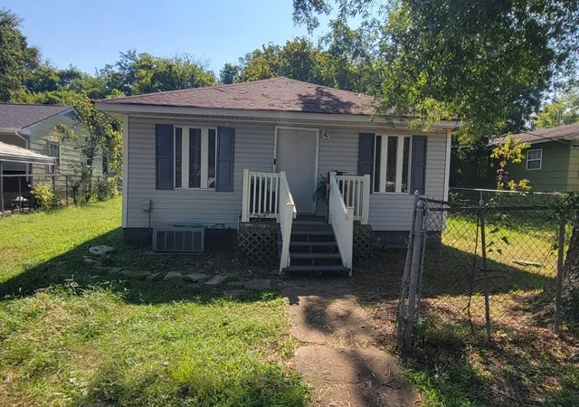 Single family home for sale at 1704 Bradt St, Chattanooga, TN 37406 | MLS# 1542203
