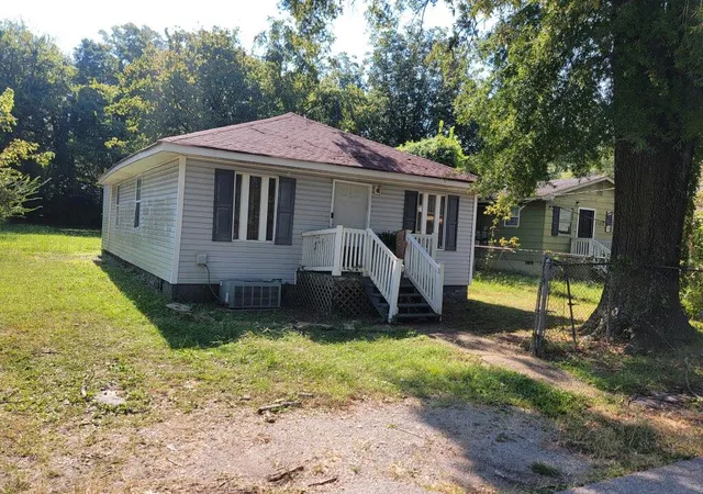 Photo 2 of Single family home for sale at 1704 Bradt St, Chattanooga, TN 37406 | MLS# 1542203 | Listing updated on 2026-09-04