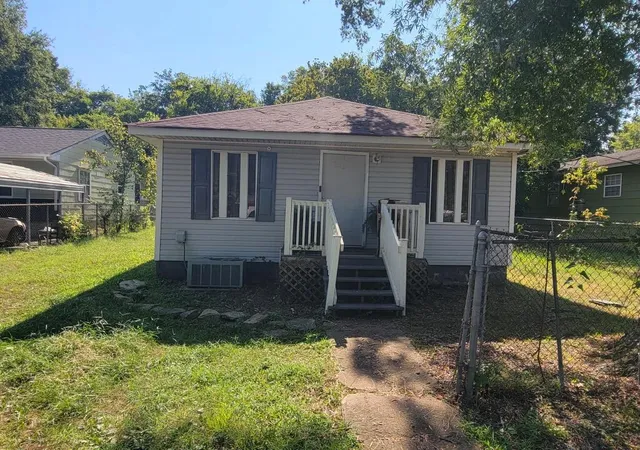 Photo 3 of Single family home for sale at 1704 Bradt St, Chattanooga, TN 37406 | MLS# 1542203 | Listing updated on 2026-09-04