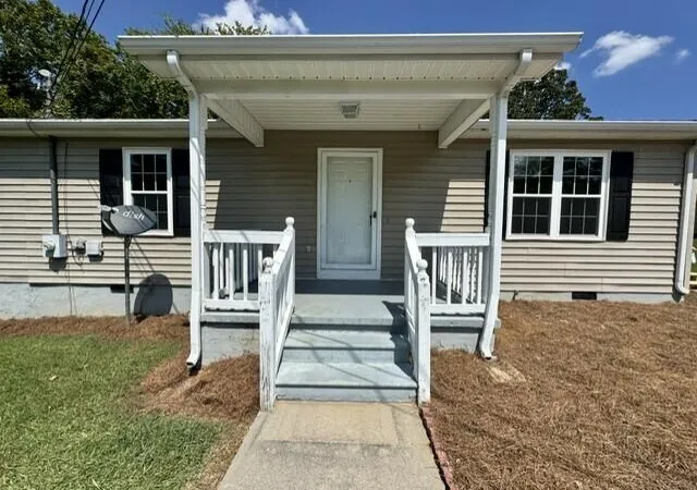 Photo 3 of Sale Pending at 309 W Oak St, Chatsworth, GA 30705 | MLS# 1541982 | Listing updated on 2026-09-28