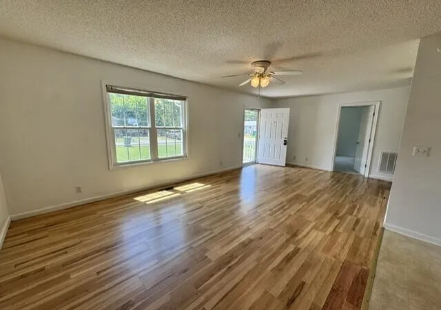 Photo 4 of Sale Pending at 309 W Oak St, Chatsworth, GA 30705 | MLS# 1541982 | Listing updated on 2026-09-28