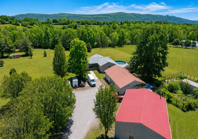 Photo 3 of Single family home for sale at 379 Turner Rd, Crossville, TN 38555 | MLS# 1541989 | Listing updated on 2026-09-28