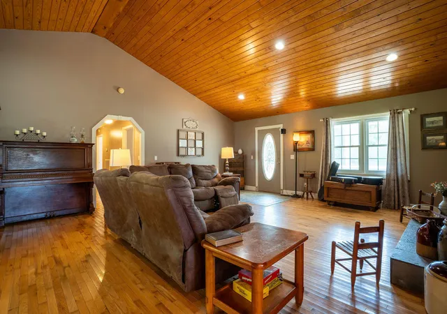 Photo 3 of Sale Pending at 2045 County Rd 414, Flat Rock, AL 35966 | MLS# 1542606 | Listing updated on 2026-10-22