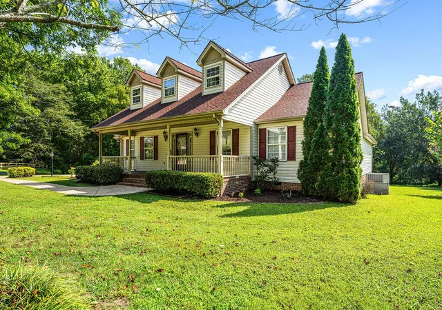 Photo 3 of Single family home for sale at 221 Dailey Hl Cir, Ringgold, GA 30736 | MLS# 1542096 | Listing updated on 2026-09-03