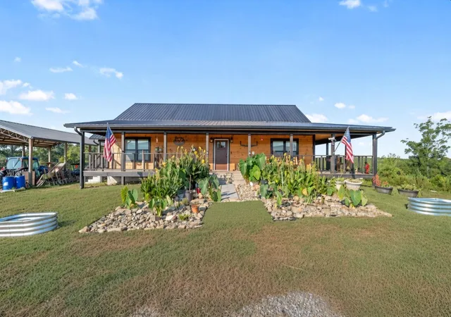 Photo 2 of Single family home for sale at 5709 Old Federal Rd S, Chatsworth, GA 30705 | MLS# 1542321 | Listing updated on 2026-09-11