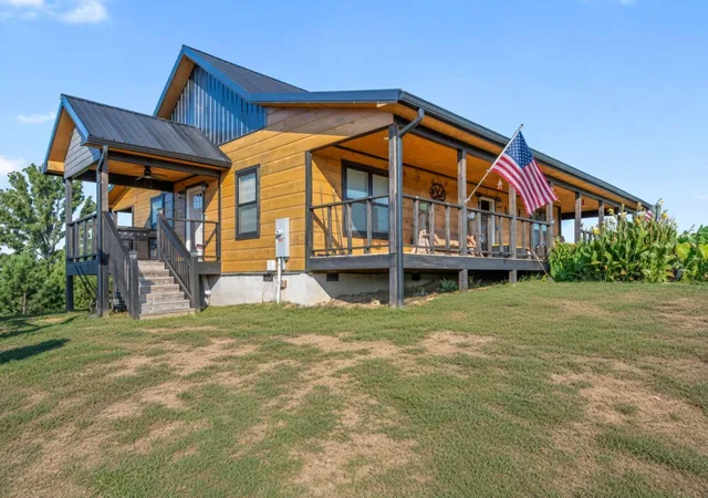 Photo 3 of Single family home for sale at 5709 Old Federal Rd S, Chatsworth, GA 30705 | MLS# 1542321 | Listing updated on 2026-09-11