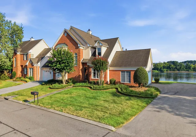 Photo 2 of Single family home for sale at 1525 Heritage Landing Dr, Chattanooga, TN 37405 | MLS# 1542173 | Listing updated on 2026-09-04