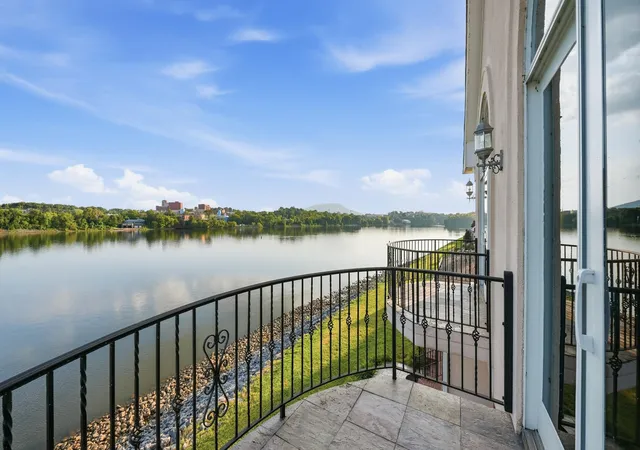 Photo 3 of Single family home for sale at 1525 Heritage Landing Dr, Chattanooga, TN 37405 | MLS# 1542173 | Listing updated on 2026-09-04