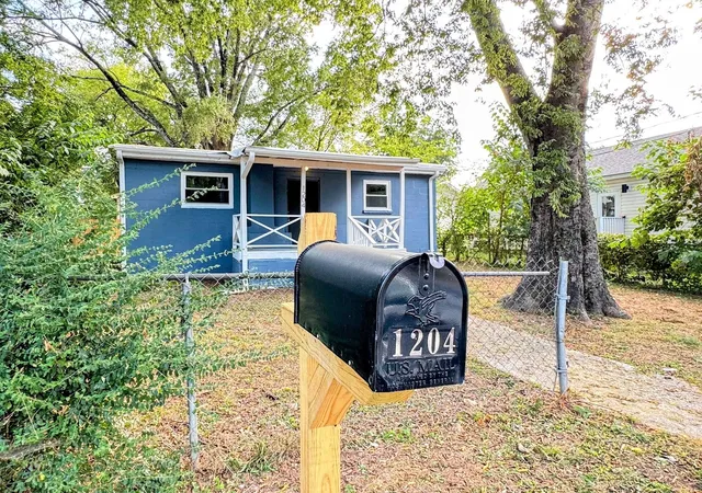 Photo 3 of Single family home for sale at 1204 E 34th Street, Chattanooga, TN 37407 | MLS# 1544144 | Listing updated on 2026-10-14