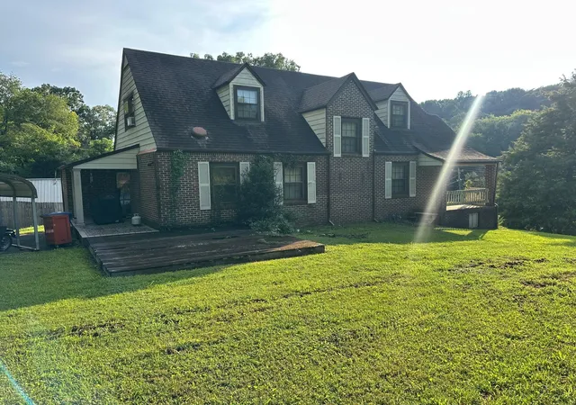 Photo 2 of Single family home for sale at 525 Hedgewood Dr, Chattanooga, TN 37405 | MLS# 1542444 | Listing updated on 2026-09-09