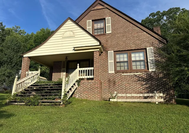 Photo 3 of Single family home for sale at 525 Hedgewood Dr, Chattanooga, TN 37405 | MLS# 1542444 | Listing updated on 2026-09-09