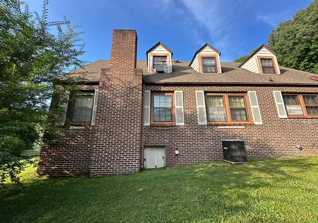 Photo 4 of Single family home for sale at 525 Hedgewood Dr, Chattanooga, TN 37405 | MLS# 1542444 | Listing updated on 2026-09-09