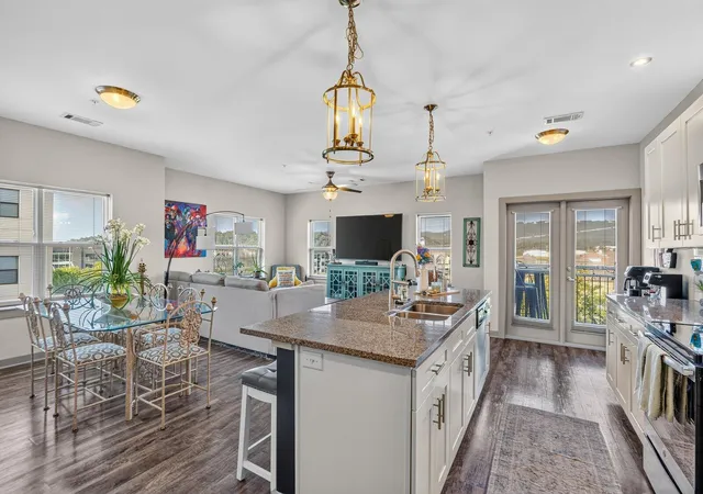 Listing Photo 2 - Condo for sale in building located at 782 Riverfront Pkwy, Chattanooga, TN 37402 - Unit #318