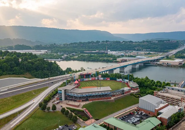Listing Photo 2 - Condo for sale in building located at 129 Walnut St, Chattanooga, TN 37403 - Unit #Unit 212