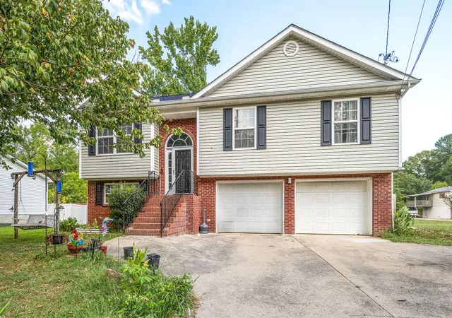 Photo 2 of Single family home for sale at 1868 Prigmore Rd, Chattanooga, TN 37412 | MLS# 1542122 | Listing updated on 2026-09-05