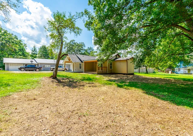 Photo 3 of Single family home for sale at 709 Foster Ml Dr, La Fayette, GA 30728 | MLS# 1542175 | Listing updated on 2026-09-30