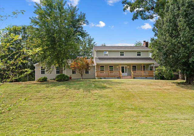 Photo 1 of Single family home for sale at 1421 Thrasher Hills Dr Ne, Dalton, GA 30721 | MLS# 1542107 | Listing updated on 2026-10-13