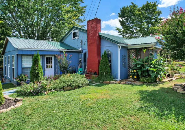 Photo 2 of Single family home for sale at 6870 Highway 108, Whitwell, TN 37397 | MLS# 1542246 | Listing updated on 2026-09-10