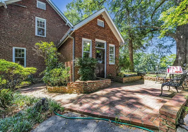 Photo 3 of Mansion for sale at 680 S Crest Rd, Chattanooga, TN 37404 | MLS# 1542148 | Listing updated on 2026-09-06