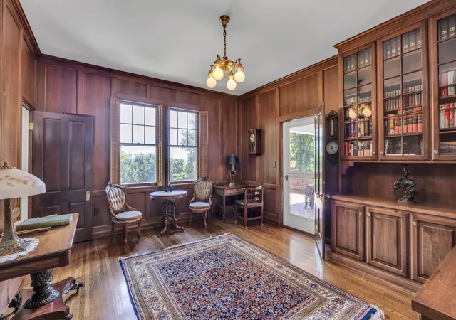 Photo 3 of Single family home for sale at 680 S Crest Rd, Chattanooga, TN 37404 | MLS# 1542148 | Listing updated on 2026-09-06