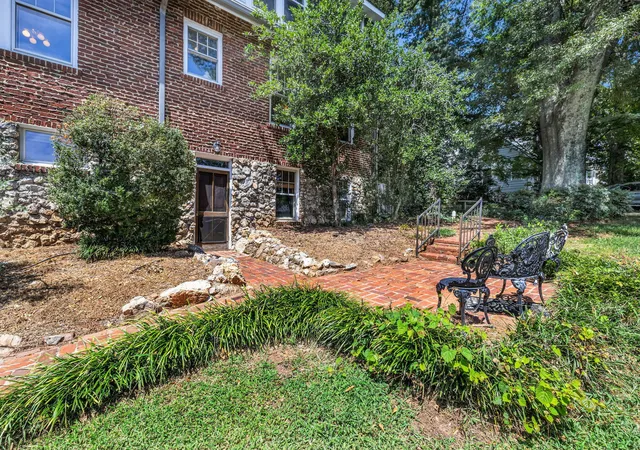 Photo 4 of Single family home for sale at 680 S Crest Rd, Chattanooga, TN 37404 | MLS# 1542148 | Listing updated on 2026-09-06