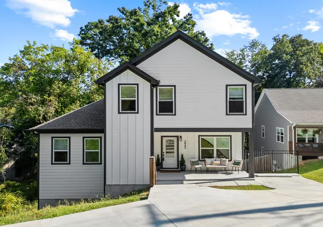 Photo 1 of Single family home for sale at 233 Peace St, Chattanooga, TN 37415 | MLS# 1542198 | Listing updated on 2026-09-11