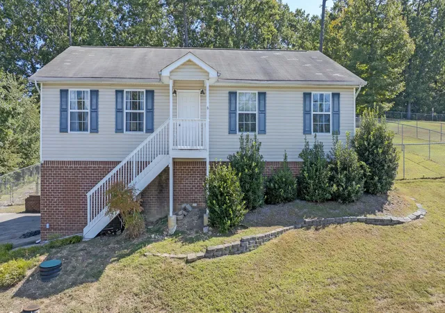 Photo 2 of Single family home for sale at 13215 Emerald Crk Cir, Soddy Daisy, TN 37379 | MLS# 1542258 | Listing updated on 2026-09-05