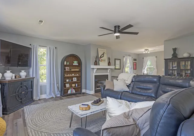 Photo 4 of Single family home for sale at 13215 Emerald Crk Cir, Soddy Daisy, TN 37379 | MLS# 1542258 | Listing updated on 2026-09-05