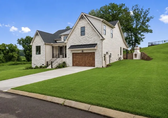 Photo 2 of Single family home for sale at 545 Clubhouse Dr, Jasper, TN 37347 | MLS# 1542220 | Listing updated on 2026-09-04
