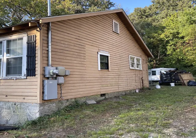 Photo 2 of Sale Pending at 145 Chestnut St, Rossville, GA 30741 | MLS# 1542489 | Listing updated on 2026-10-11