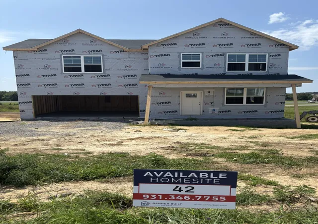 Photo 2 of Single family home for sale at 201 Stoneview Dr, Crossville, TN 38571 | MLS# 1542314 | Listing updated on 2026-09-06