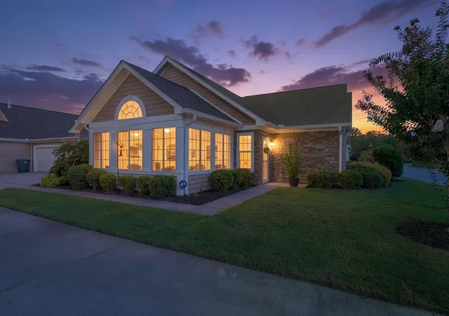 Listing Photo 3 - Condo for sale in building located at 2433 Baskette Wy, Chattanooga, TN 37421 - Unit #2433