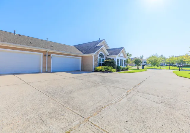 Listing Photo 4 - Condo for sale in building located at 2433 Baskette Wy, Chattanooga, TN 37421 - Unit #2433