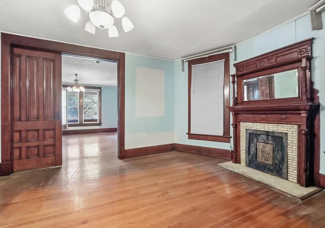 Photo 3 of Single family home for sale at 908 E Martin Luther King Blvd, Chattanooga, TN 37403 | MLS# 1542369 | Listing updated on 2026-09-08