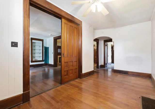 Photo 4 of Single family home for sale at 908 E Martin Luther King Blvd, Chattanooga, TN 37403 | MLS# 1542369 | Listing updated on 2026-09-08