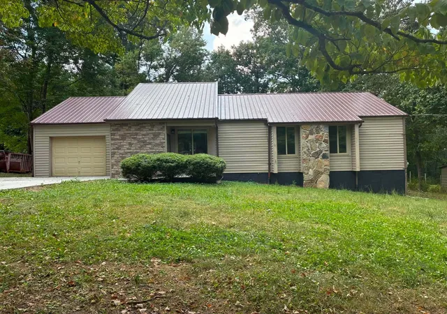 Photo 2 of Sale Pending at 158 Tango Dr, Madisonville, TN 37354 | MLS# 1542348 | Listing updated on 2026-09-13