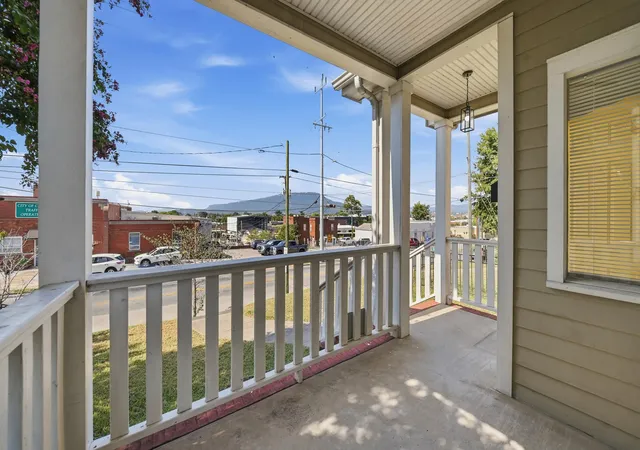 Photo 2 of Single family home for sale at 1003 E 11th Street, Chattanooga, TN 37403 | MLS# 1542791 | Listing updated on 2026-10-12