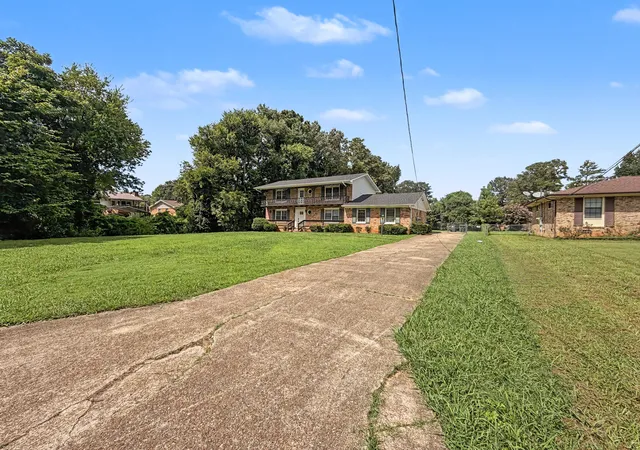 Photo 2 of Single family home for sale at 813 Kay Cir, Chattanooga, TN 37421 | MLS# 1542380 | Listing updated on 2026-09-10