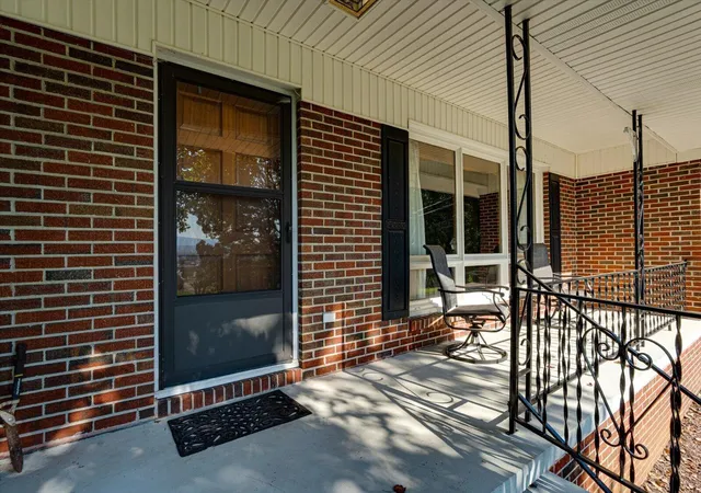 Photo 4 of Single family home for sale at 1000 Laurel Ave, South Pittsburg, TN 37380 | MLS# 1542408 | Listing updated on 2026-09-08
