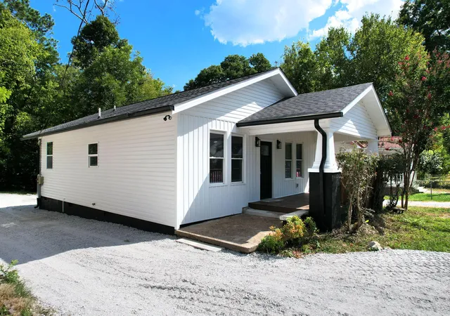 Photo 2 of Single family home for sale at 210 S Moore Rd, Chattanooga, TN 37411 | MLS# 1542439 | Listing updated on 2026-09-11