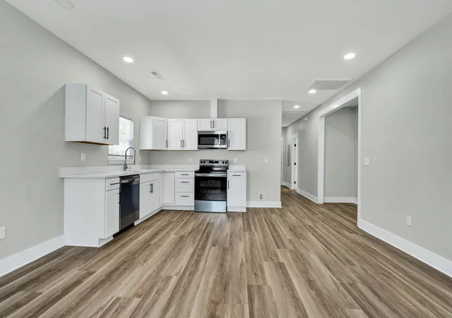 Photo 3 of Single family home for sale at 210 S Moore Rd, Chattanooga, TN 37411 | MLS# 1542439 | Listing updated on 2026-09-11