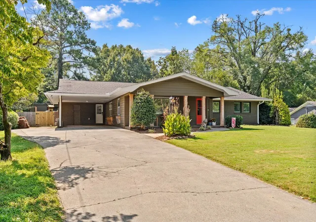 Photo 2 of Single family home for sale at 921 Hardwick Cir, Dalton, GA 30720 | MLS# 1542443 | Listing updated on 2026-09-09