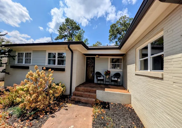 Photo 2 of Single family home for sale at 17 S Tuxedo Ave, Chattanooga, TN 37411 | MLS# 1542426 | Listing updated on 2026-09-11