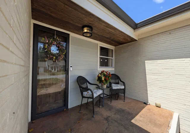 Photo 3 of Single family home for sale at 17 S Tuxedo Ave, Chattanooga, TN 37411 | MLS# 1542426 | Listing updated on 2026-09-11