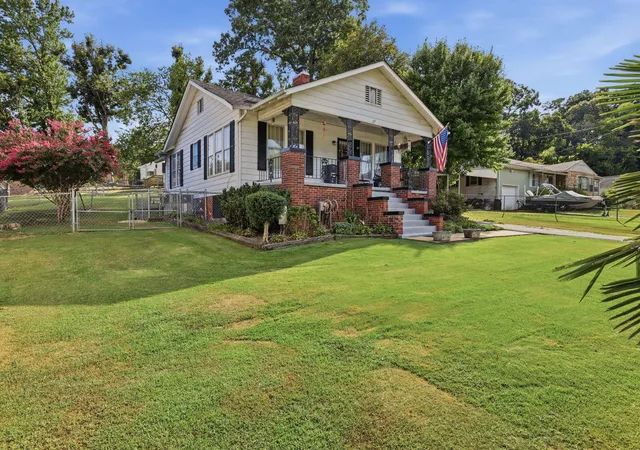 Photo 2 of Single family home for sale at 1214 John Ross Rd, Chattanooga, TN 37412 | MLS# 1542591 | Listing updated on 2026-09-18