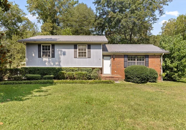 Photo 1 of Single family home for sale at 5705 Dowler Ln, Signal Mountain, TN 37377 | MLS# 1542514 | Listing updated on 2026-09-10