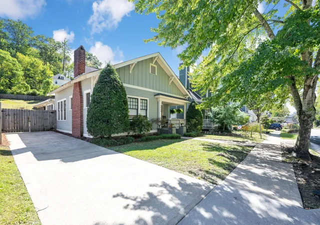 Photo 3 of Single family home for sale at 408 Tremont St, Chattanooga, TN 37405 | MLS# 1544175 | Listing updated on 2026-10-26