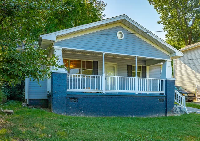 Photo 3 of Single family home for sale at 3906 14th Avenue, Chattanooga, TN 37407 | MLS# 1542462 | Listing updated on 2026-09-09